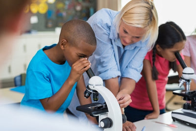 3 Helpful Tips for Teaching Kids How to Use a Microscope